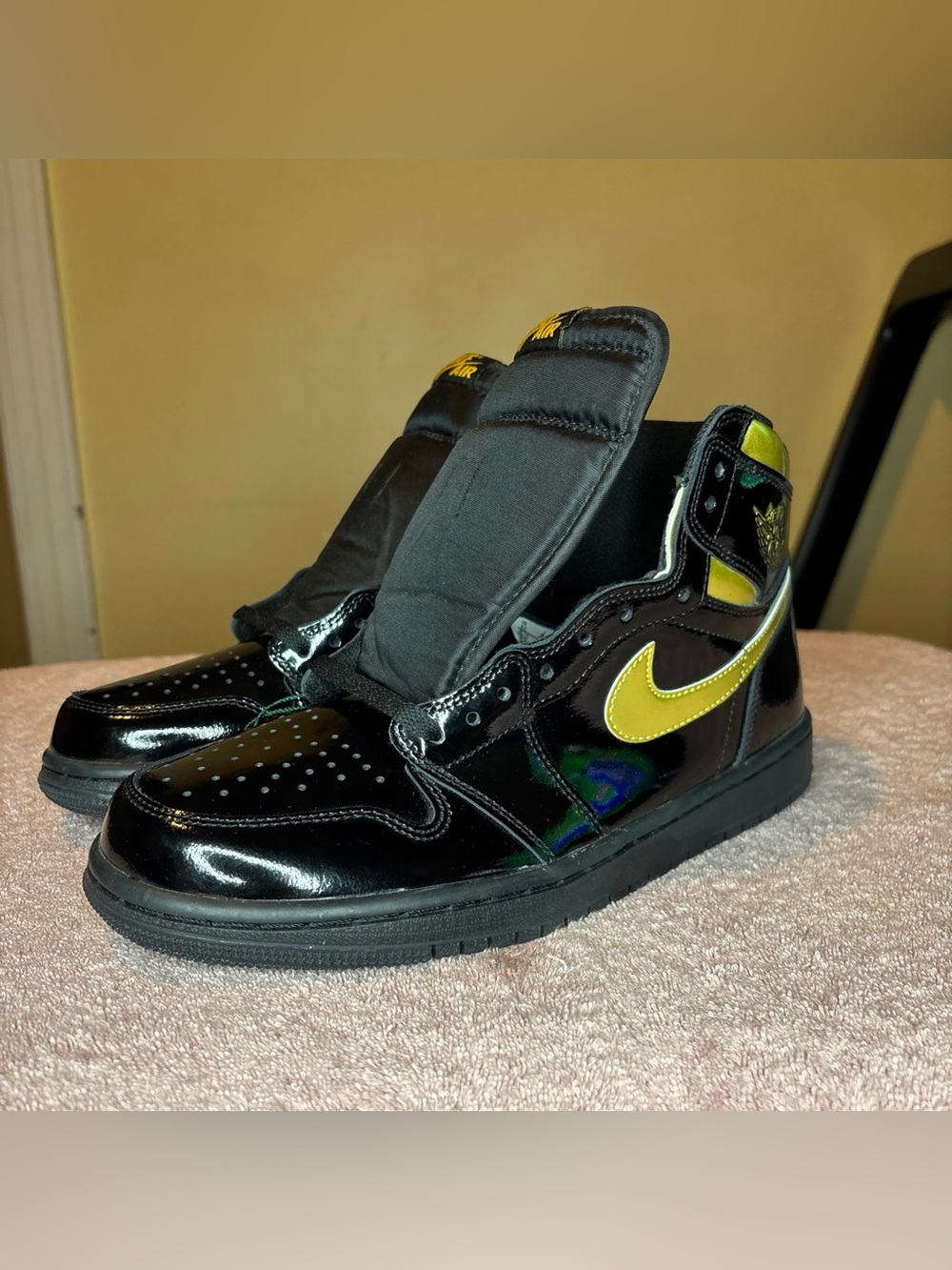 Air Jordan 1 Retro High Black Metallic Gold Men’s Size 8.5
